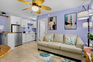 TV - Gulf Holiday Unit 3- Close to Beach and Siesta Key Village! (Siesta Key)