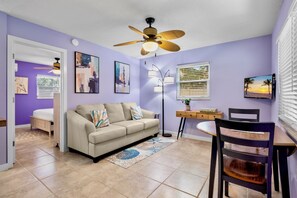 TV - Gulf Holiday Unit 3- Close to Beach and Siesta Key Village! (Siesta Key)