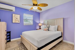 1 bedroom, iron/ironing board, free WiFi, bed sheets - Gulf Holiday Unit 3- Close to Beach and Siesta Key Village! (Siesta Key)