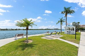 Terrace/patio - Beautifully Updated Unit with Bay Views! - Harbor Towers- 417 (Siesta Key)