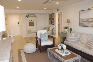 TV - Beautifully Updated Unit with Bay Views! - Harbor Towers- 417 (Siesta Key)