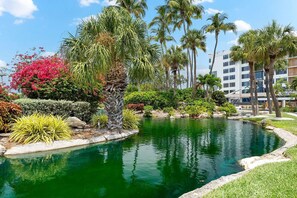 Property grounds - Beautifully Updated Unit with Bay Views! - Harbor Towers- 417 (Siesta Key)