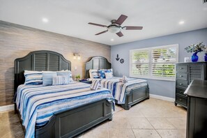 1 bedroom, iron/ironing board, free WiFi, bed sheets - Jamaica Royale 004 Updated and close to the beach! (Siesta Key)