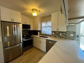 Fridge, oven, stovetop, dishwasher - Jamaica Royale 016 One and a half baths, Close to the Pool! (Siesta Key)