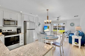 Frigorifero, forno, piano cottura, lavastoviglie