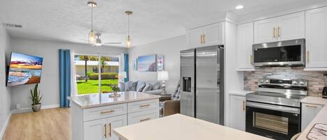 Refrigerador, horno, parrilla de estufa y lavavajillas