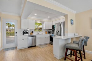 Réfrigérateur, four, plaque de cuisson, lave-vaisselle