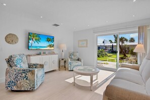 TV - Jamaica Royale 033 Close to pool! (Siesta Key)