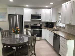 Fridge, dishwasher, coffee/tea maker, toaster - Jamaica Royale 059 Beautiful unit and close to the pool! (Siesta Key)