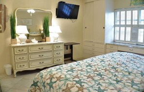 1 habitación, escritorio, tabla de planchar con plancha y internet 