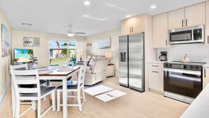 Unclassified image, 3 of 36, button - Jamaica Royale 063 Great central location! (Siesta Key)