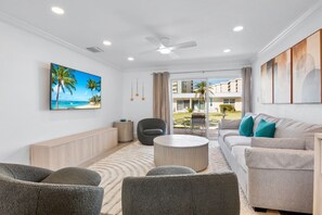 Smart TV - Jamaica Royale 066 Beautifully Updated and close to the Pool! (Siesta Key)