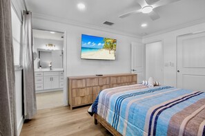 2 bedrooms, desk, iron/ironing board, free WiFi - Jamaica Royale 066 Beautifully Updated and close to the Pool! (Siesta Key)