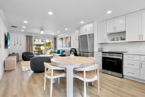 Interior - Jamaica Royale 066 Beautifully Updated and close to the Pool! (Siesta Key)