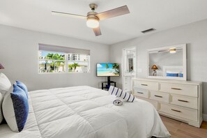 2 bedrooms, iron/ironing board, free WiFi, bed sheets - Jamaica Royale 067 Great updated unit! (Siesta Key)