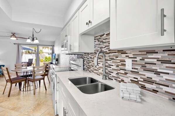 Fridge, oven, stovetop, dishwasher