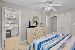 2 bedrooms, iron/ironing board, free WiFi, bed sheets - Jamaica Royale 077 Beautiful and Close to the pool! (Siesta Key)