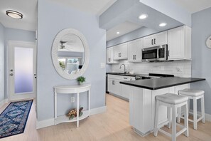 Réfrigérateur, four, plaque de cuisson, lave-vaisselle