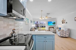 Fridge, oven, stovetop, dishwasher