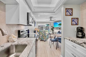 Réfrigérateur, four, plaque de cuisson, lave-vaisselle