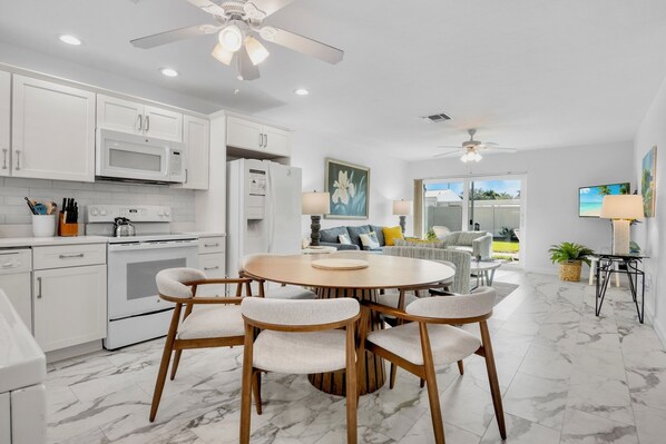 Fridge, oven, stovetop, dishwasher