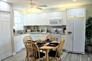 Fridge, dishwasher, coffee/tea maker, toaster - Jamaica Royale 097 Great updated unit! (Siesta Key)