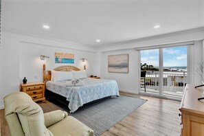 2 bedrooms, desk, iron/ironing board, free WiFi - Discover Jamaica Royale 204: Family Beachfront Condo with Private Balcony! (Siesta Key)