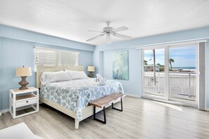 2 bedrooms, iron/ironing board, free WiFi, bed sheets - Jamaica Royale 205: Spacious Beach Condo with Coastal Charm and Shared Amenities (Siesta Key)