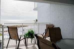 Outdoor dining - Book Your Coastal Escape at Jamaica Royale 405: Beachfront Condo with Balcony (Siesta Key)