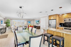 Dining - Relax in Style at Jamaica Royale 605—Steps from Siesta Key Beach & Village! (Siesta Key)