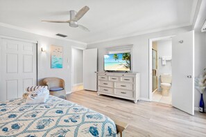 2 bedrooms, iron/ironing board, free WiFi, bed sheets - Jamaica Royale 606: Your Gateway to the Perfect Beach Vacation on Siesta Key! (Siesta Key)