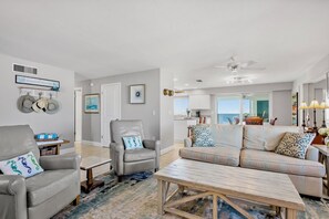 TV - Experience the Best of Siesta Key at Jamaica Royale 702 with Gulf Views! (Siesta Key)