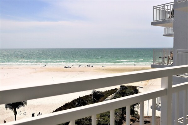 Property grounds - Jamaica Royale 703: Beachfront Condo with Stunning Views and Community Amenities (Siesta Key)