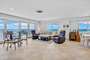 TV - Couples Beachfront Getaway at Jamaica Royale 801 in Siesta Key! (Siesta Key)