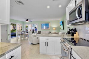 Refrigerador, lavavajillas, cafetera/tetera, tostadora