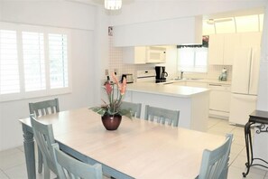 Refrigerador, microondas, horno y lavavajillas 