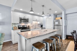 Fridge, oven, stovetop, dishwasher - Jamaica Royale T53 Great updates and views! (Siesta Key)