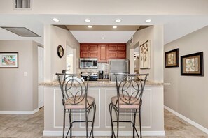 Dining - Midnight Cove II 134F - Bayside Views! (Siesta Key)