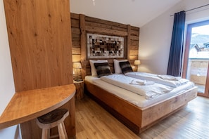 6 bedrooms, iron/ironing board, free WiFi, bed sheets