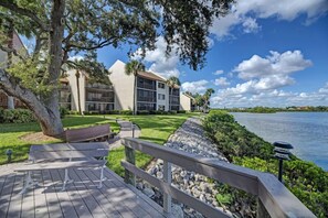 Property grounds - 2-Bedroom Condo with Private Beach Access and Community Amenities! (Siesta Key)