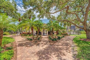 Exterior - 2-Bedroom Condo with Private Beach Access and Community Amenities! (Siesta Key)