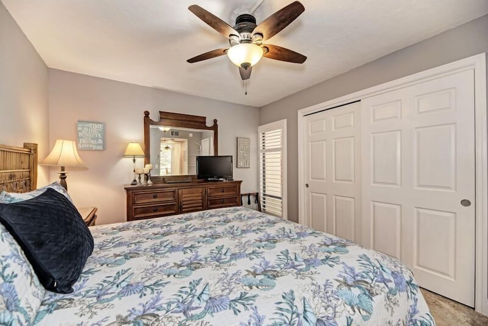 Midnight Cove II 411F Beautifully Appointed Vacation Rental! Siesta