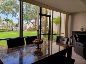 Dining - Midnight Cove II 512F - Family Siesta Key Condo Close to Pool and Beach (Siesta Key)