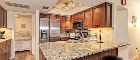 Refrigerador, microondas, horno, placa de cocina