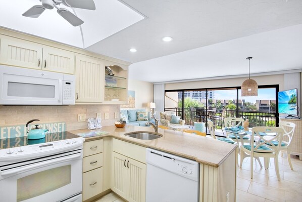 Fridge, microwave, oven, stovetop - Midnight Cove II 633F - Serene Vacation Rental on Siesta Key (Siesta Key)
