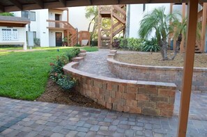 Property grounds - Midnight Cove II 714F - Beautiful Bayside Rental on Siesta Key (Siesta Key)