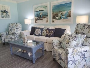 TV - Midnight Cove II 715F - Siesta Key Condo Gorgeous Beach Decor Access to Pool (Siesta Key)
