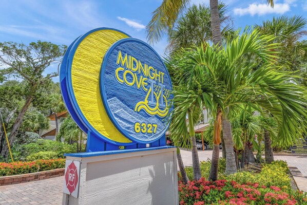 Property grounds - Midnight Cove II 830F - Marina View Siesta Key Condo (Siesta Key)