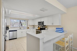 Fridge, microwave, oven, stovetop - Midnight Cove II 922C - Siesta Key Condo with Water Views with Pool and Tennis (Siesta Key)