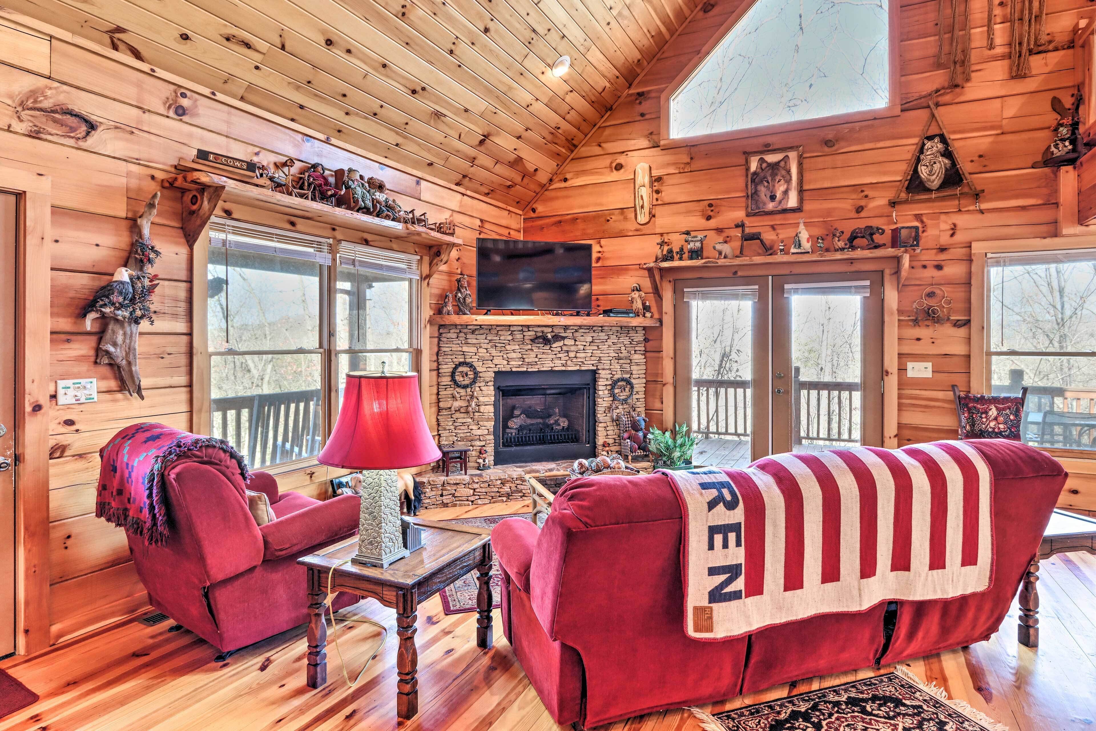 Wheelchair-Accessible Murphy Cabin w/ Fire Pit!